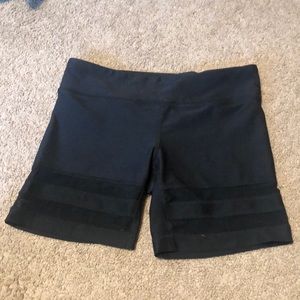 Alo Yoga regular waist mesh detailing shorts med